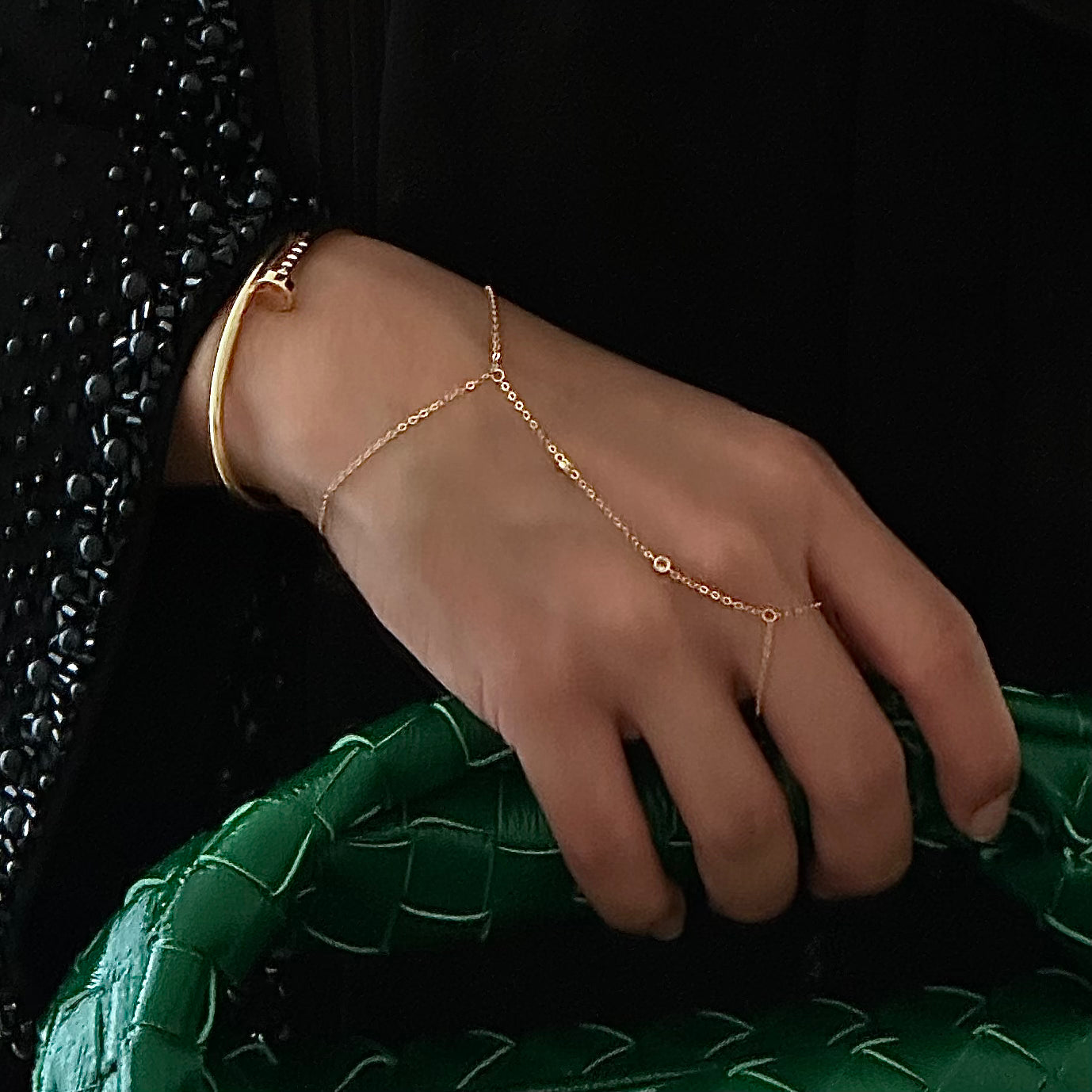 Classic Handchain with Zircon - Yellow Gold