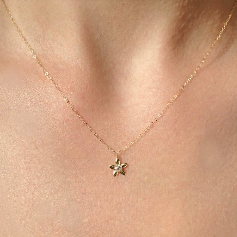 Dainty Flower Necklace