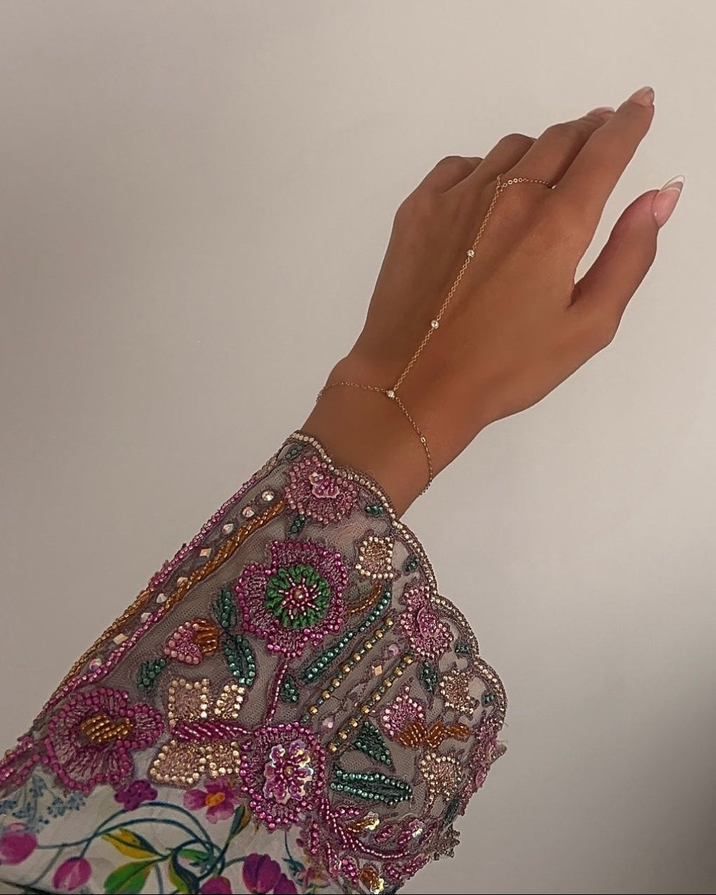 Classic Handchain with Zircon - Yellow Gold